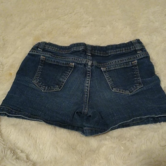 Shorts - Picture 2 of 3